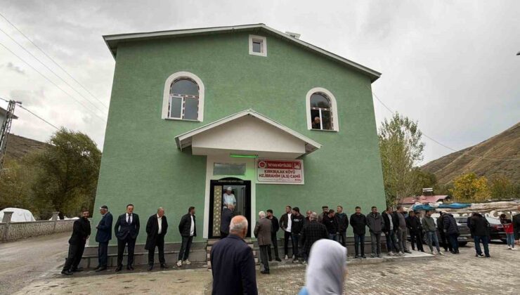 Bitlis Tatvan Kırkbulak’ta hayırsever desteğiyle cami törenle ibadete açıldı