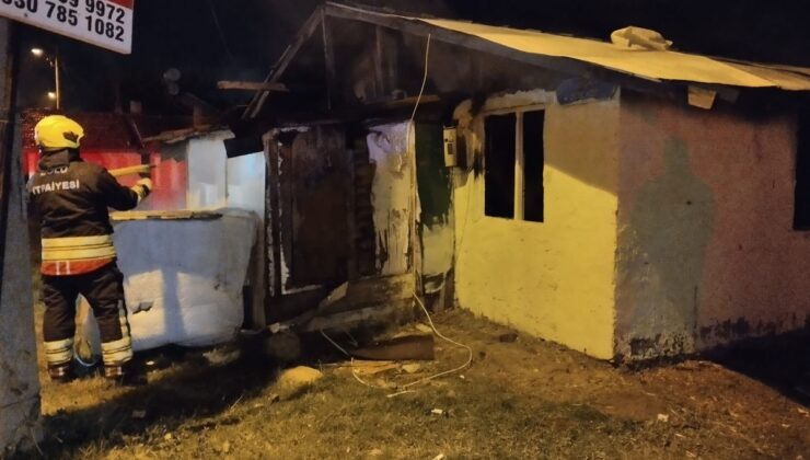 Bolu’da tek katlı ahşap evdeki yangında bir oda kullanılamaz hale geldi