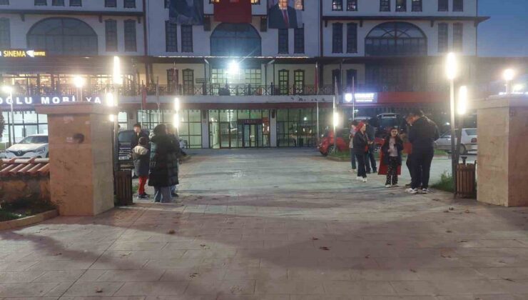 Boyabat’ta 29 Ekim Cumhuriyet Bayramı fener alayı hava nedeniyle iptal edildi