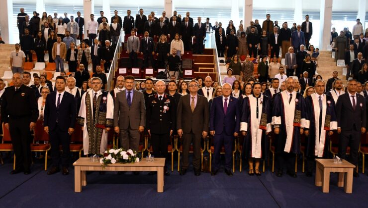 BŞEÜ’de 2026-2027 akademik yılı cübbe giyme töreniyle açıldı