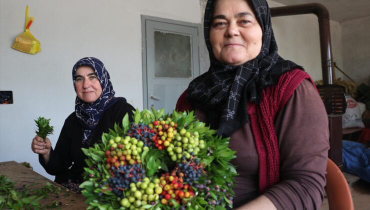 Burdur Kocaaliler’de kadınların ördüğü 600 bin çelenk Avrupa’ya ihraç ediliyor