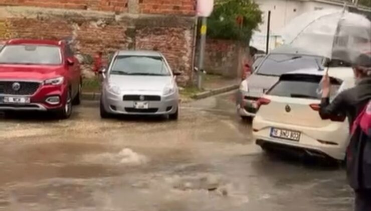 Bursa’da şiddetli sağanak sonrası pazar yerleri ve sokaklarda su birikintileri oluştu