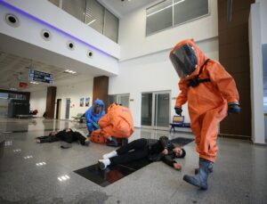 Çanakkale Havalimanı’nda kimyasal sızıntı tatbikatında 7 yolcu etkilendi