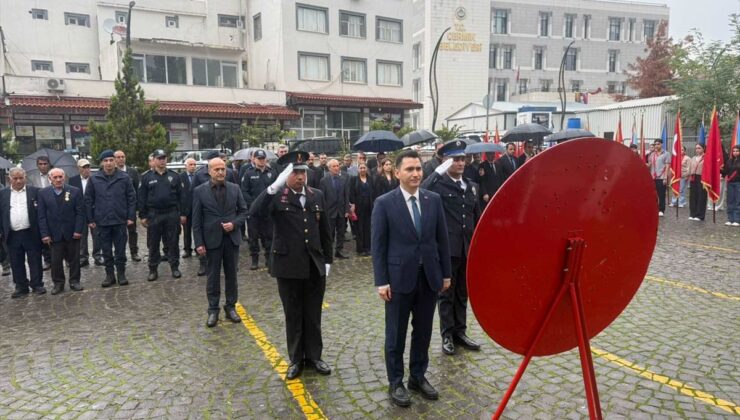 Çermik’te 29 Ekim Cumhuriyet Bayramı için Hükümet Konağı bahçesinde tören düzenlendi