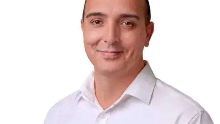 CHP’den istifa eden Konyaaltı Belediye Başkanı Cem Kotan Yeni Parti’ye katıldı