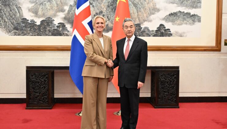 Çin Dışişleri Bakanı Wang Yi, Beijing’de İzlanda mevkidaşıyla 55. yıl görüşmesi yaptı