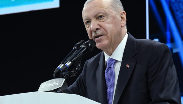 Cumhurbaşkanı Erdoğan: Durmak yok, dimdik ayaktayız