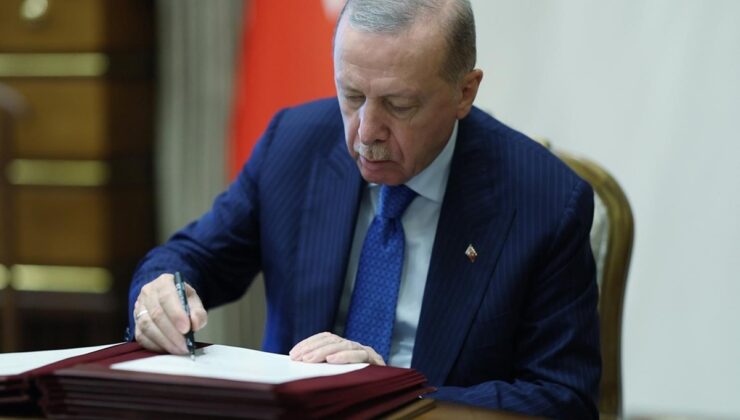Cumhurbaşkanı Erdoğan imzaladı! 13 bakanlık ve kurumda görev değişimi