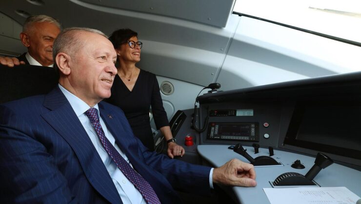 Cumhurbaşkanı Erdoğan vatman koltuğuna oturdu! Hızlı treni bizzat kullandı