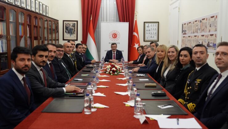 Cumhurbaşkanı Yardımcısı Yılmaz, Budapeşte’de Türk iş dünyasıyla görüştü