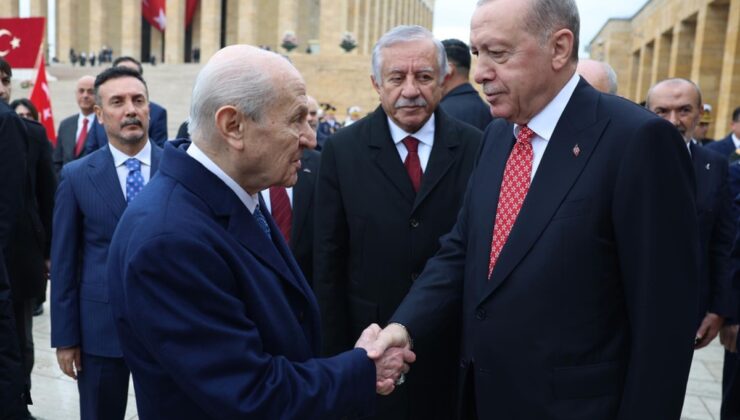 Cumhuriyet’in 103. yılında anlamlı tercih! Cumhurbaşkanı Erdoğan’ın kravatı gözlerden kaçmadı