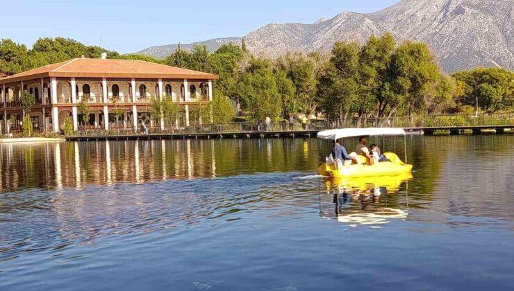 Denizli Çivril’de Işıklı Millet Bahçesi hafta sonu ziyaretçilerin uğrak noktası oldu