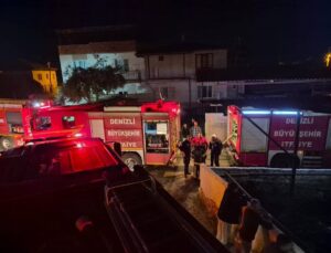 Denizli’nin Pamukkale ilçesinde besihanenin saman deposundaki yangın söndürüldü