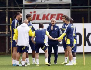 Derbi öncesi Fenerbahçe’de 2 eksik! Mert Müldür dönüyor, İsmail Kartal’ın muhtemel 11’i belli oldu