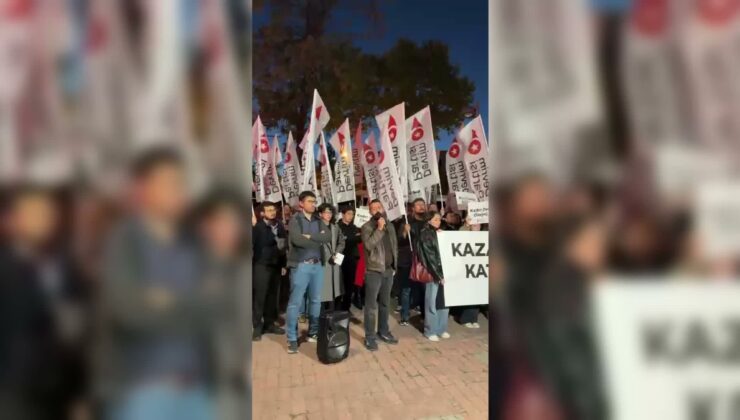 Devrim Partisi, Soma ve Zonguldak faciaları sonrası Madenci Anıtı önünde eylem yaptı