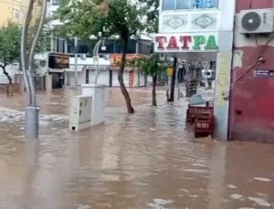Diyarbakır Silvan’da sağanak ve dolu ev ve iş yerlerini su altında bıraktı