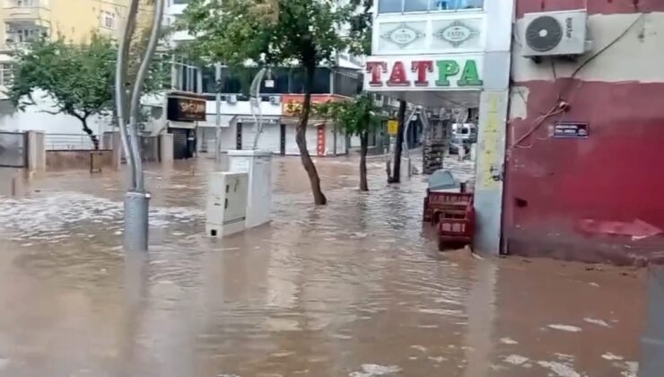Diyarbakır Silvan’da sağanak ve dolu ev ve iş yerlerini su altında bıraktı