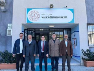 Düzce Çilimli’de Kaymakam Altıntaş, Halk Eğitimi Merkezi personeline kolaylık diledi