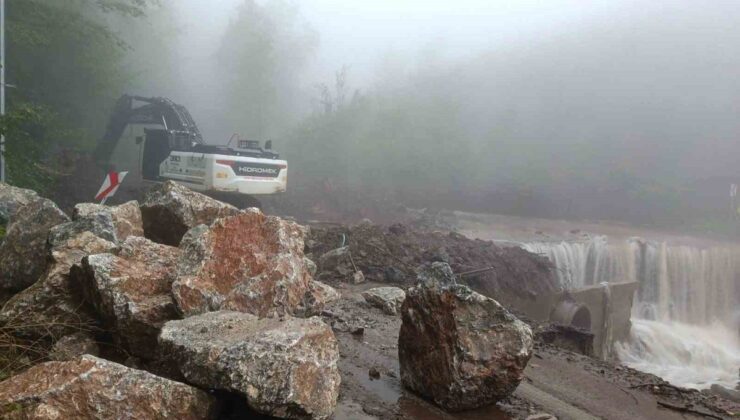 Düzce Gölyaka’da dere taşması ve şev akması nedeniyle kapanan köy yolu yeniden açıldı