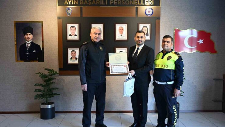 Düzce İl Emniyet Müdürü Ergüder, eylülde başarılı personele belge ve hediye verdi