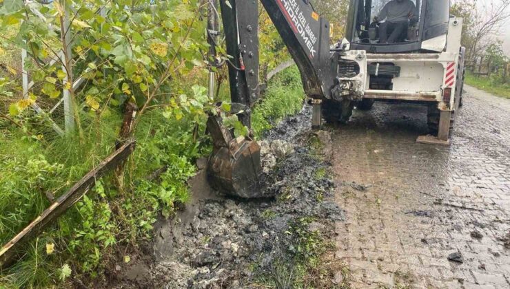 Düzce İl Özel İdaresi Kaynaşlı Tavak’ta su kanallarını temizledi