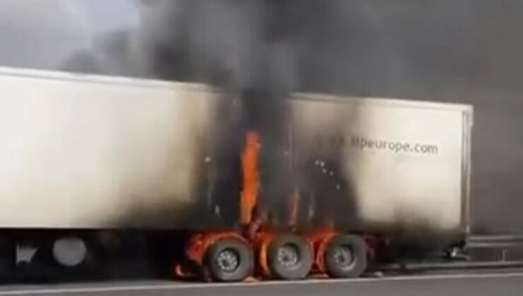 Düzce Kaynaşlı’da TIR’da çıkan yangın dorsene sıçradı, yarım saatte söndürüldü
