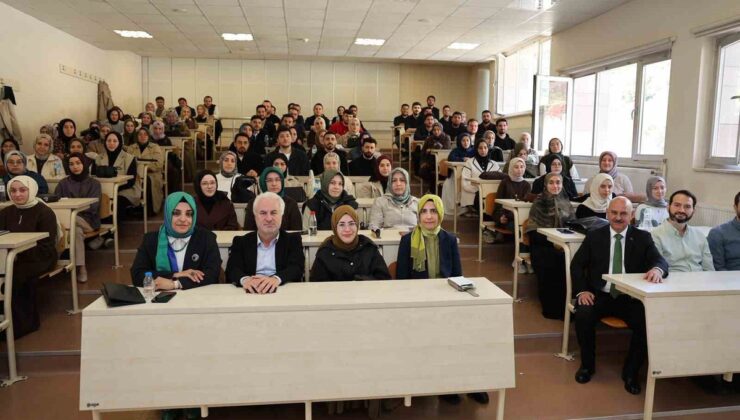 Düzce Üniversitesi Rektörü Sözbir, İlahiyat dersinde bilim ve felsefeyi anlattı