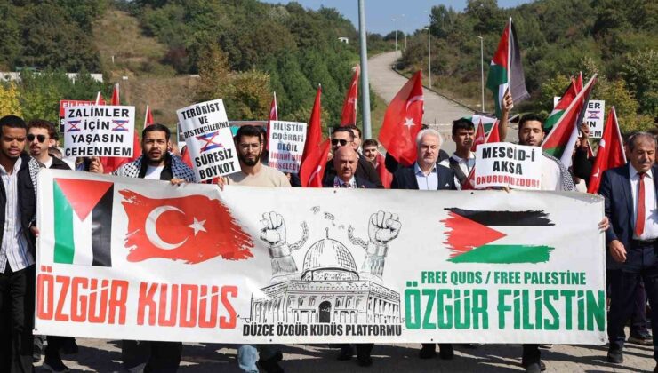 Düzce Üniversitesi’nde Filistin’e destek yürüyüşüne Rektör Nedim Sözbir katıldı