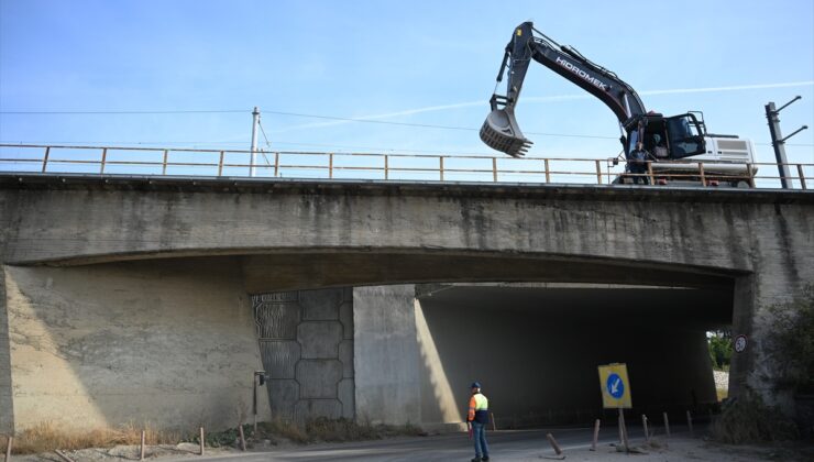 Edirne-Kapıkule kara yolunda eski köprü yıkımı nedeniyle ulaşım çift yönlü kapatıldı