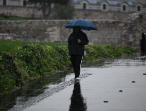 Edirne, Kırklareli ve Tekirdağ’da sağanak cadde ve sokakta su birikintisi oluşturdu