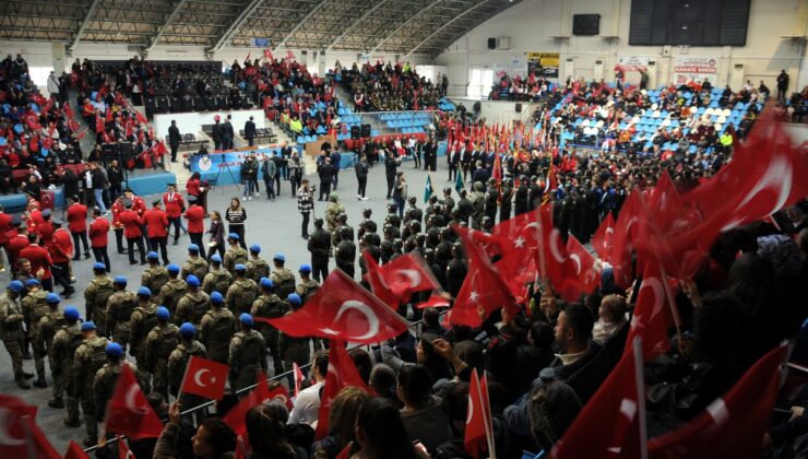 Edirne’de Cumhuriyet Bayramı hava muhalefeti nedeniyle spor salonunda kutlandı