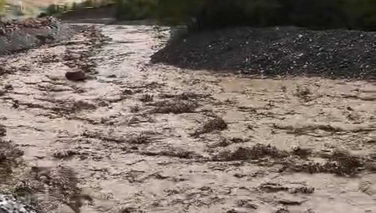 Elazığ Palu’da şiddetli yağış köylerde sele yol açtı, yollar kullanılamaz hale geldi