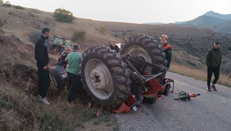 Erzincan Kemah’ta traktör devrildi, sürücü AFAD ve itfaiye ekiplerince kurtarıldı