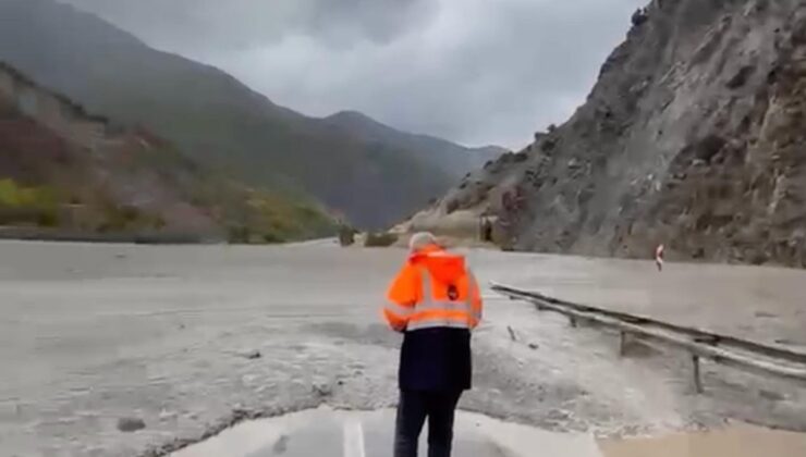 Erzincan’da sağanak su baskınlarına yol açtı, Erzurum-Erzincan yolu tek yönlü kapandı