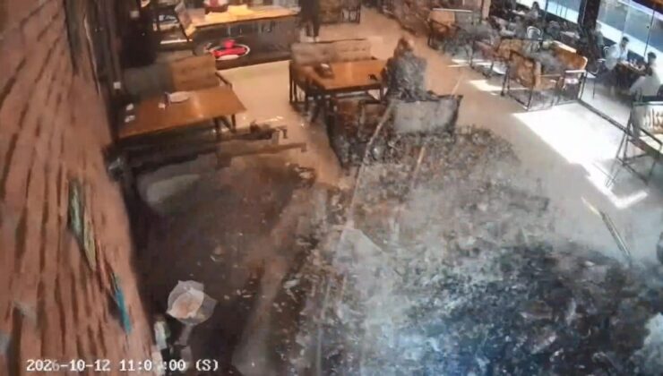 Esenyurt’ta park halindeki otomobil savrulup börekçiye girdi, müşteri yarasız atlattı