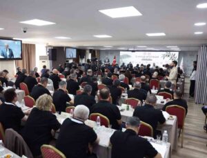 Eskişehir Sağlık Müdürü Bildirici, İzmir’deki sağlık müdürleri toplantısına katıldı