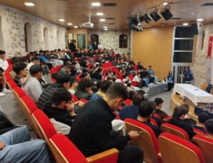 Eskişehir’de polis 500 öğrenci ve 65 kişiye uyuşturucu eğitimi verdi