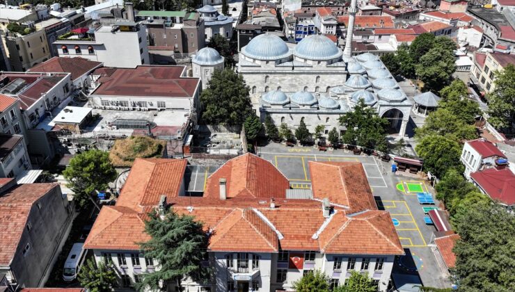 Fatih’te 1850’de açılan Büyük Reşitpaşa Ortaokulu 176 yıldır eğitim veriyor