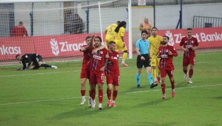 Fethiyespor-Eyüpspor maçının ikinci yarısı şiddetli yağış nedeniyle ertelendi