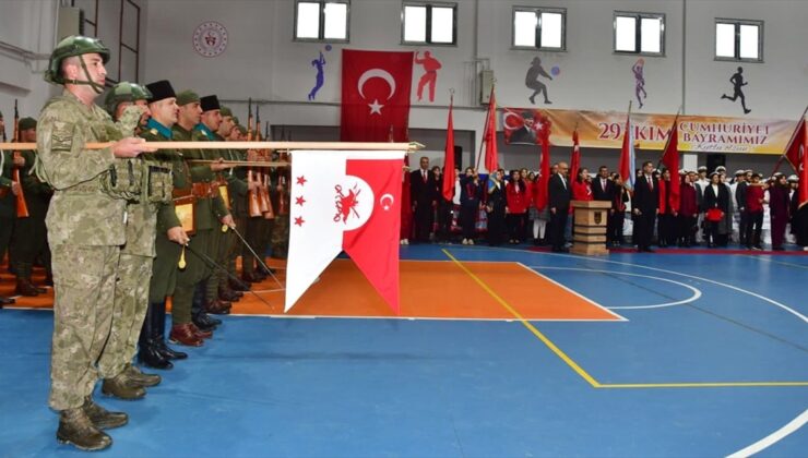 Gelibolu Spor Salonu’nda Cumhuriyet’in 103. yıl dönümü töreni düzenlendi