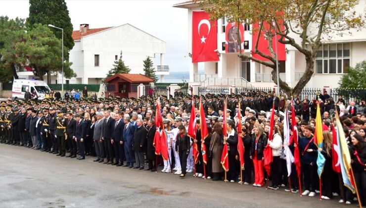 Gelibolu’da Cumhuriyet’in 103. yılı için çelenk sunma töreni düzenlendi.