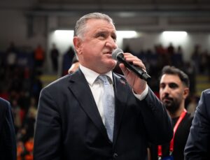 Gençlik ve Spor Bakanı Bak, Kırıkkale’de yeni spor salonunun açılışını yaptı