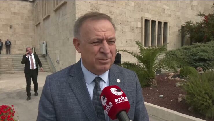 Gökan Zeybek, para piyasası fonlarında haftada 44,6 milyar liralık küçülmeyi açıkladı