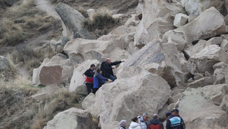 Göreme’de 3 kişinin öldüğü peribacası kazası alanında enkaz kaldırılıyor