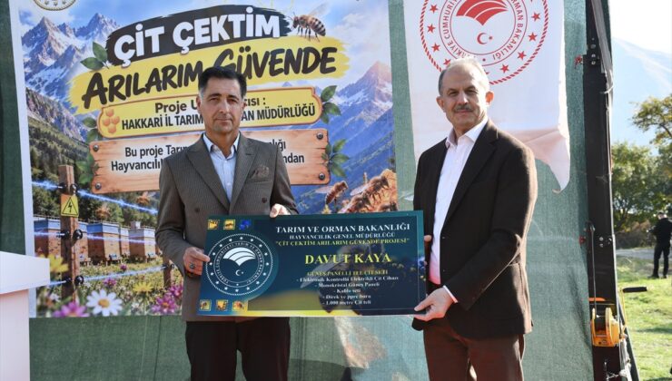 Hakkari’de arıcılara yabani hayvanlara karşı elektrikli tel çit dağıtıldı