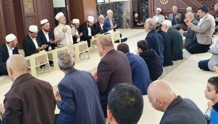Hakkari’de vefat eden din görevlileri ve hademe-i hayrat mevlit programıyla anıldı