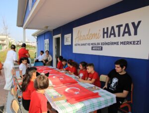Hatay Büyükşehir Belediyesi 29 Ekim’de çocuklara boyama ve kömbe etkinliği düzenledi
