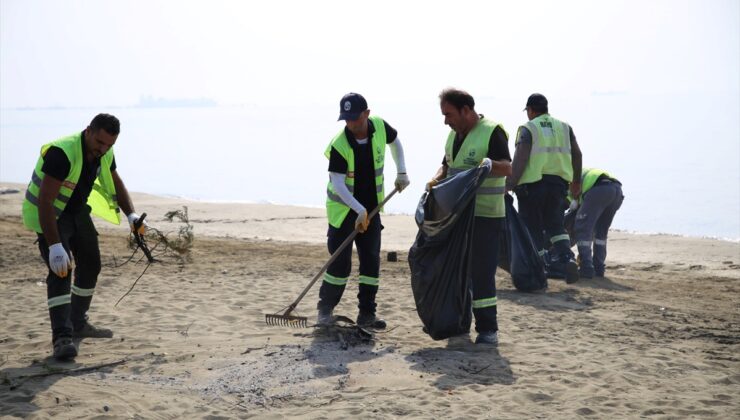 Hatay Büyükşehir ekipleri Dörtyol, Erzin ve Payas sahillerinde atık topladı