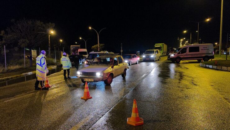 Heyelanla kapanan Erzincan-Erzurum yolu, Sansa Deresi’nde temizlik sonrası açıldı