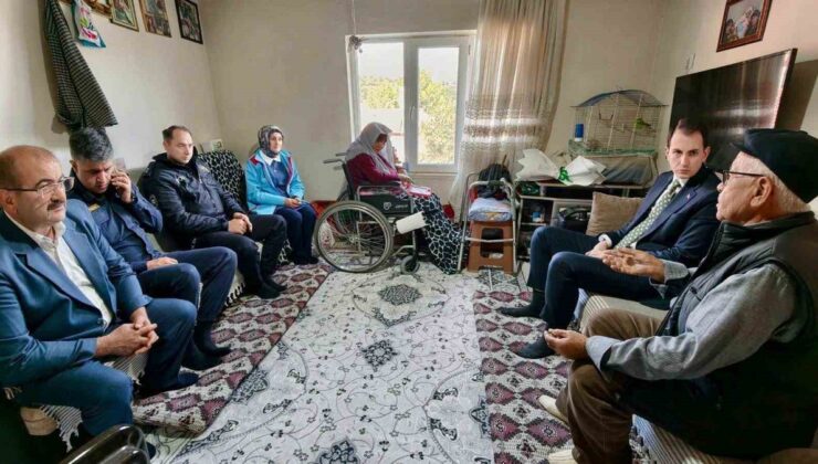 Hisarcık Kaymakamı Atam, Dünya Yaşlılar Günü’nde yaşlıları evlerinde ziyaret etti